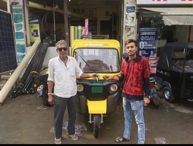 e rickshaw by shree Laxminath solar power